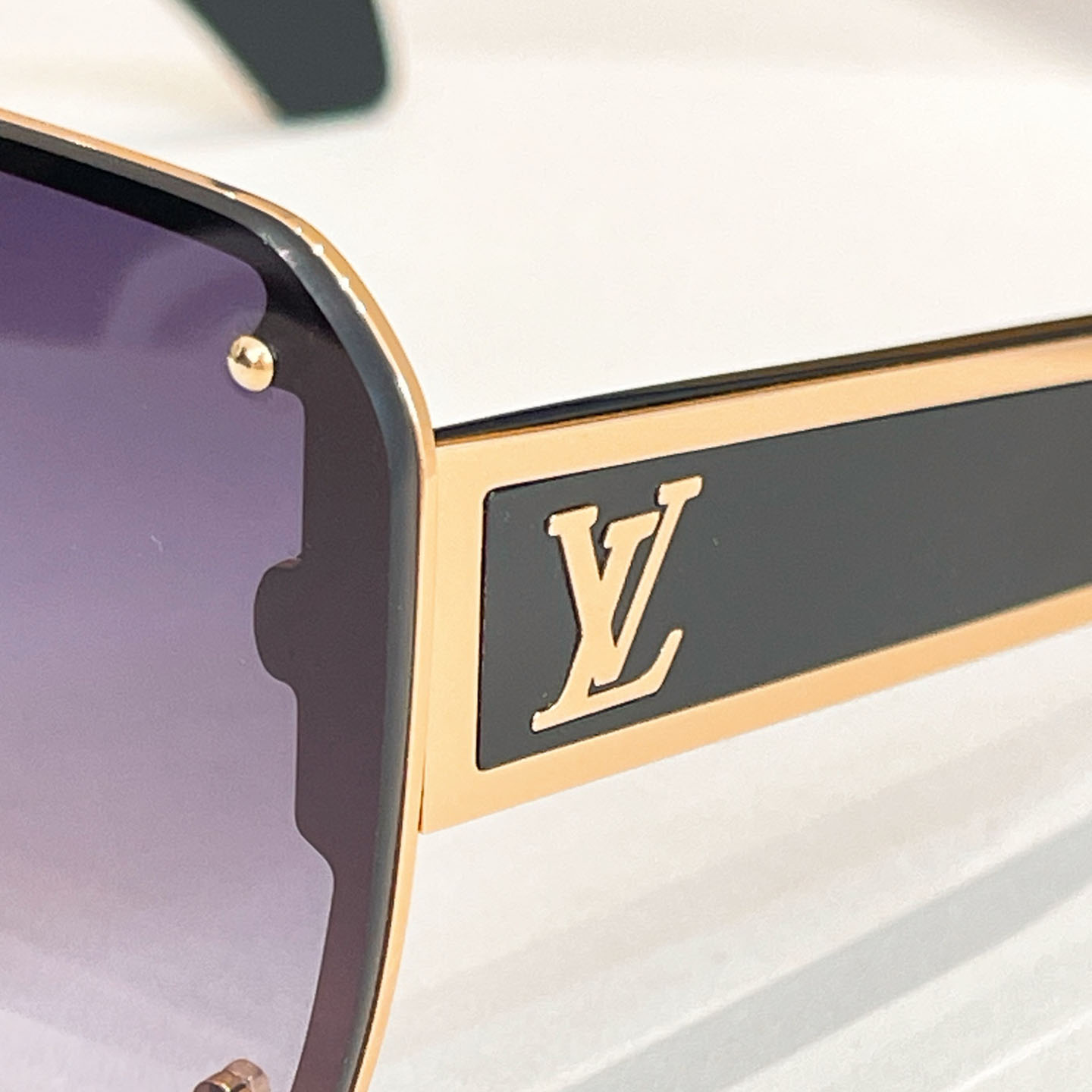 Louis Vuitton square frame glasses eggplant/brown/black gold/black green color Size 70口12-140