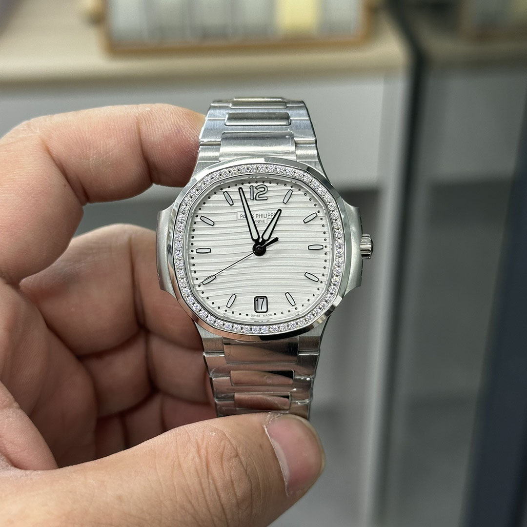PATEK PHILIPPE-NAUTILUS-ref.7118-1200A-010-35.2mm