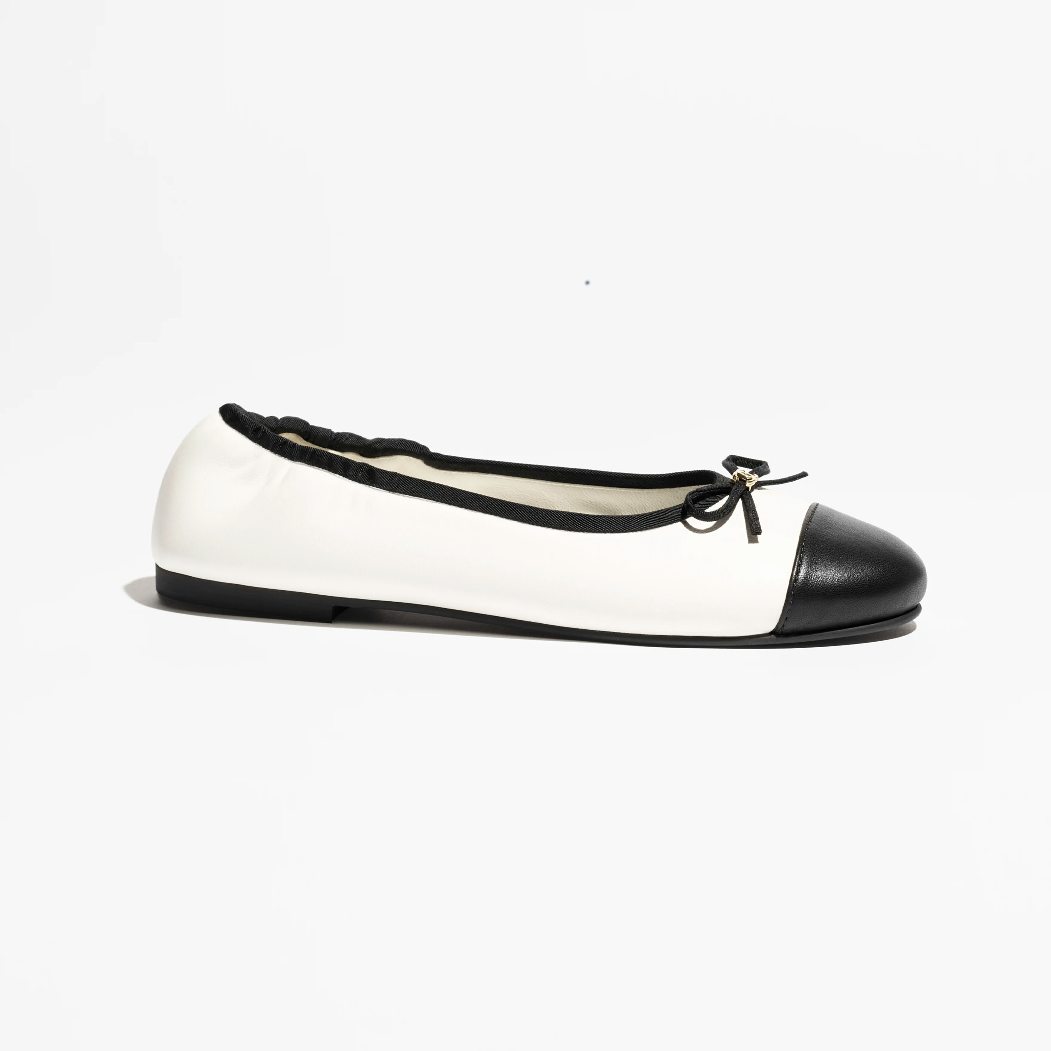 Chanel Early Spring Vacation Series Flat shoes White and Black Ballet  Shoes