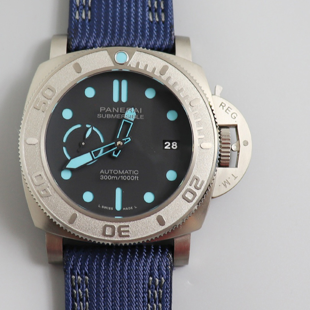 PANERAI-SUBMERSIBLE-PAM00985-47MM-Mike Horn Signature Limited Edition-3