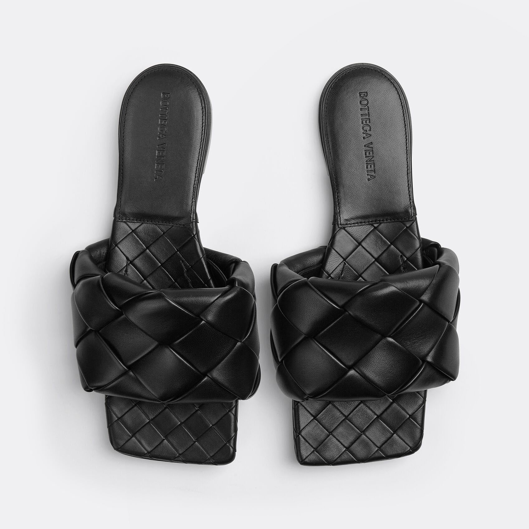 Bottega Veneta Lido Flat Sandal In Black Intrecciato Leather Flat Sandal