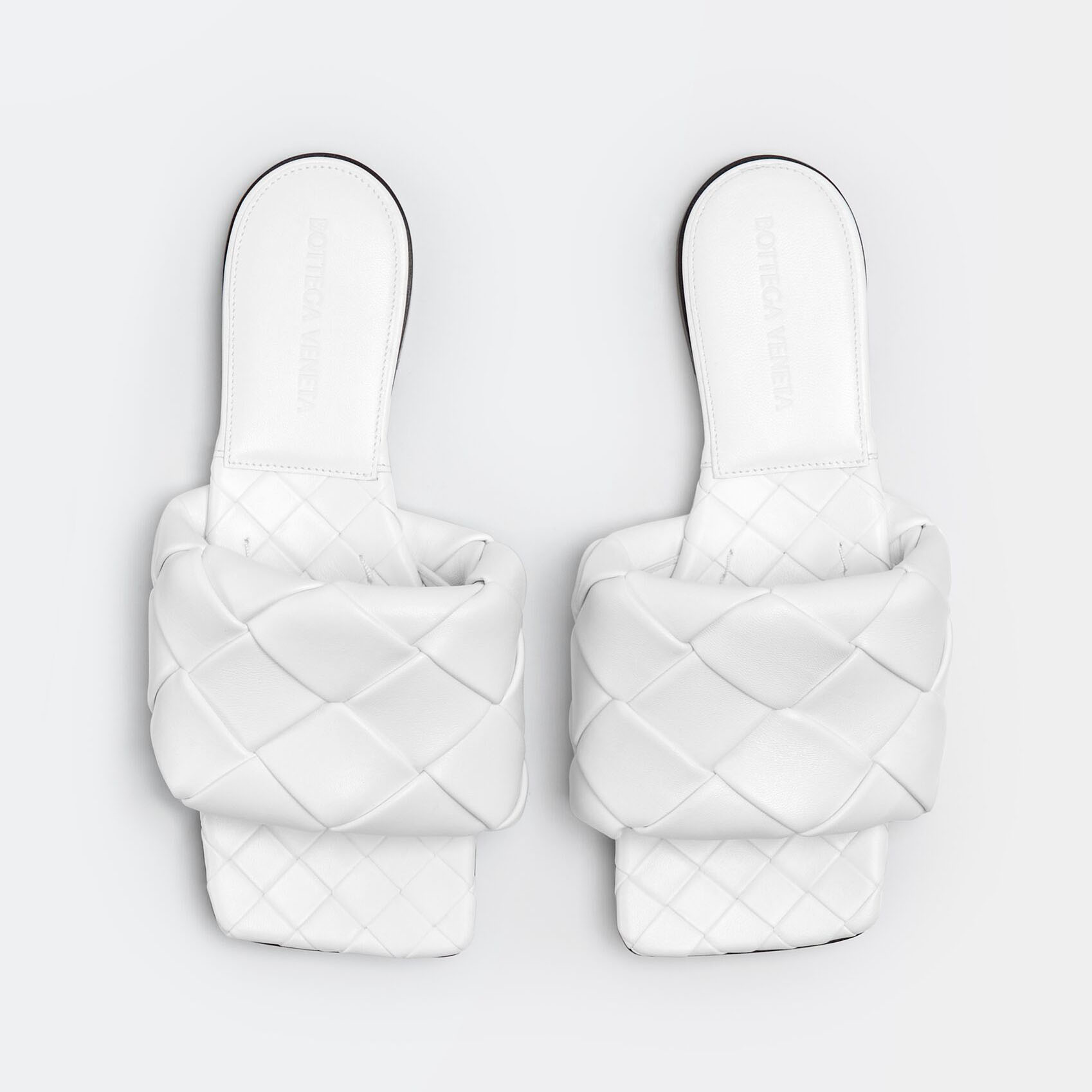 Bottega Veneta Lido Flat Sandal In White Intrecciato Leather Flat Sandal