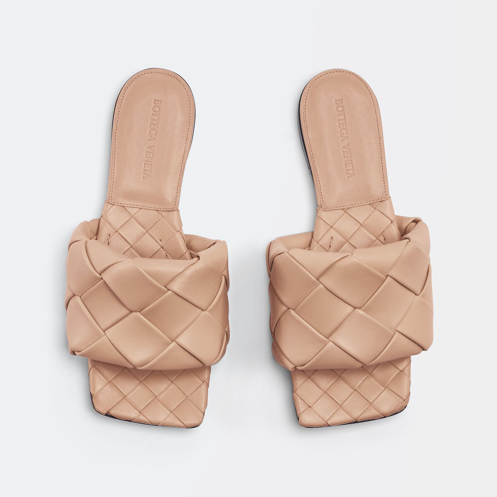 Bottega Veneta Lido Flat Sandal In Nude Intrecciato Leather Flat Sandal
