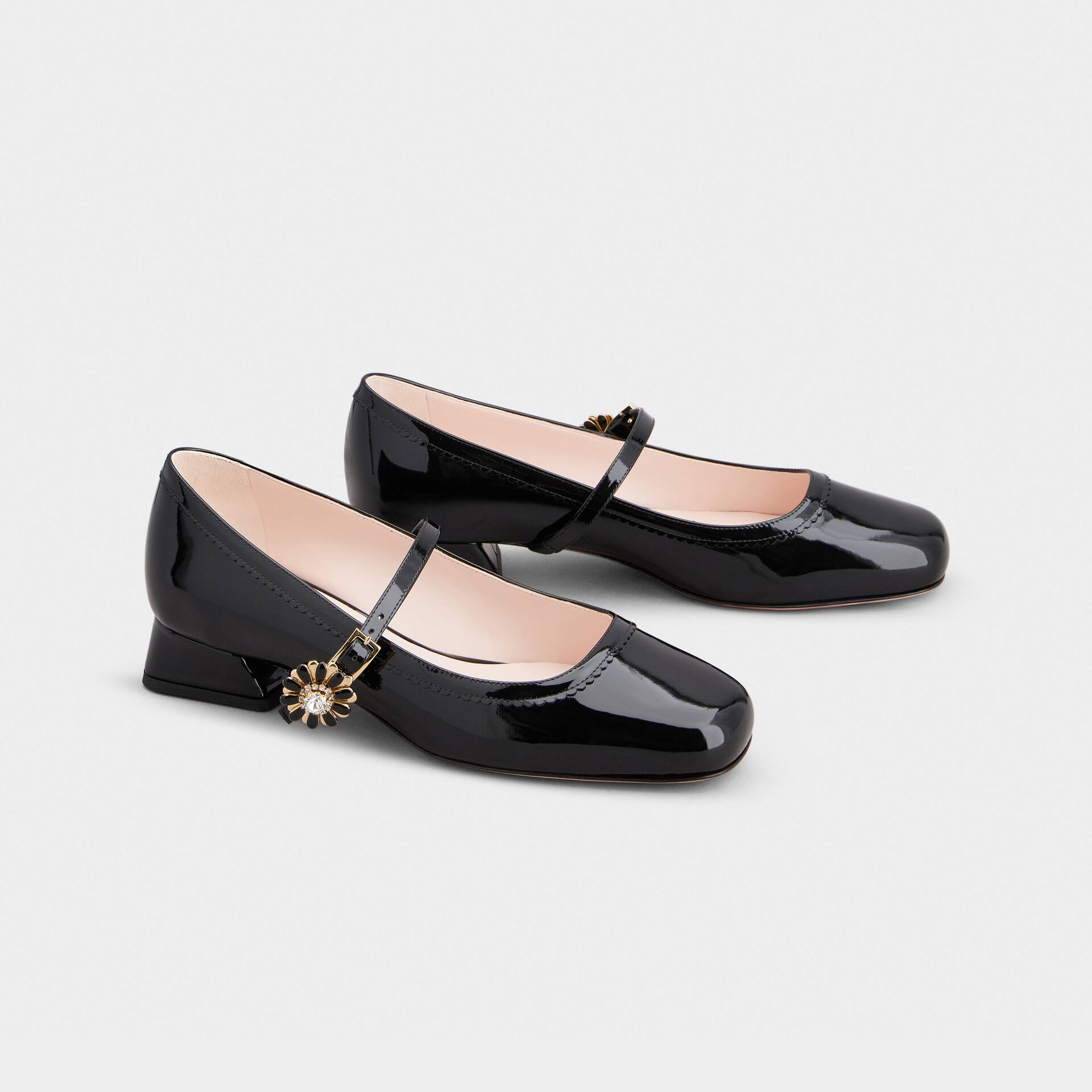 Roger Vivier Très Vivier Dasiy Mary Janes In Black Patent Leather With Flower Metal Buckle (Heel Height 2.5cm)